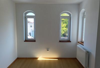 VILA DEOSEBITA cu GARAJ si PIVNITA - 7