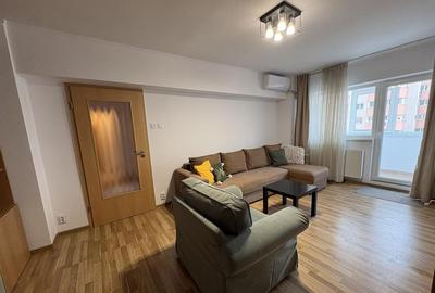 Apartament cu 3 camere semidecomandat, mobilat în Moșilor
