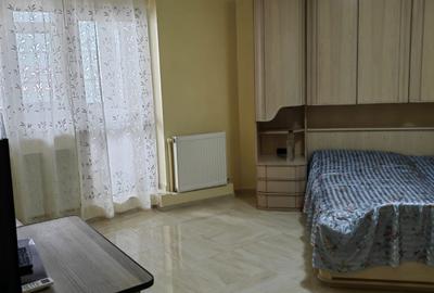 Garsonieră decomandată, mobilată în Piața Centrală