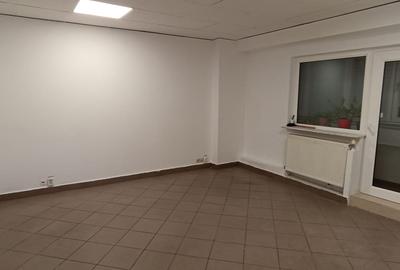 Vanzare apartament 3 cam la parter cu balcon stradal zona Parc Sebastian sect 5 - 10