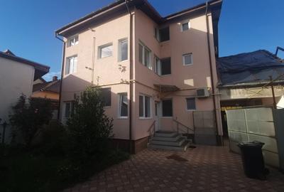 Casă individuală cu 9 camere în Blașcovici