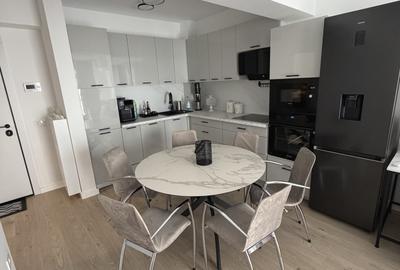 Apartament cu 2 camere semidecomandat, mobilat în Nufărul