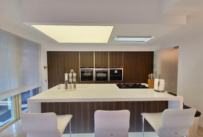 Vila deosebita  la un pas de mare mobilata si utilata - 53