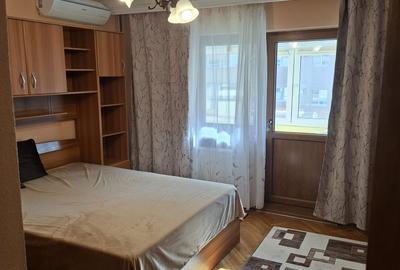 Apartament cu 3 camere decomandat, mobilat în Teilor