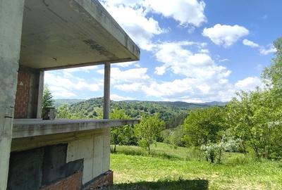 BREAZA – OCINA DE SUS – VILA EXCLUSIVISTA – 343 mp – 5000 mp TEREN – 195.000 EUR - 5