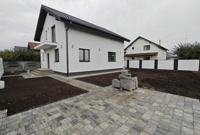 Casă individuală cu 4 camere în Cetate