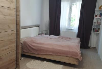 Apartament cu 4 camere semidecomandat în Apărătorii Patriei