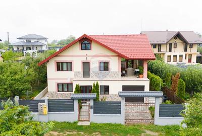 Casa / Vila cu 5 camere de vanzare in zona Bucium