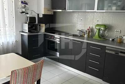 Apartament cu 4 camere semidecomandat, mobilat în Europa