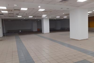 Spațiu comercial, de 2,000 mp, în P-ța Unirii