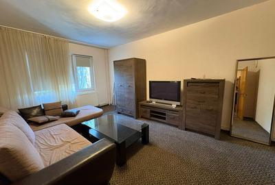 Apartament cu 3 camere decomandat, mobilat în Berceni