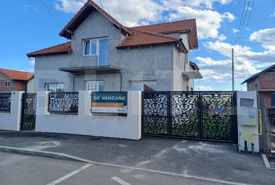 Casa Individuala de vanzare, 220 mp utili, 300 mp teren, front 17 ml - 1