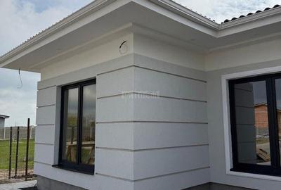 Vand Duplex pe parter 3 camere Mosnita Noua cu Canalizare Comision 0 - 5