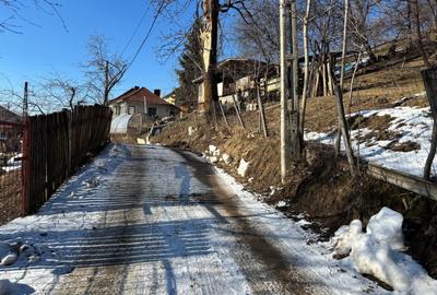 Casa gospodarului, bine întreținută, cu teren generos – Comarnic - 16