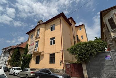 Villa with Art Deco Elements - 14