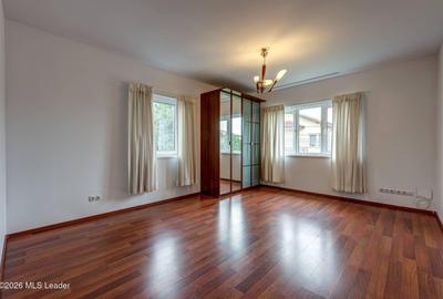 Casă individuală - 860 mp teren, 4 dormitoare si birou - 12