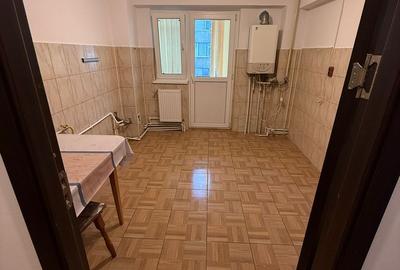 De vânzare apartament 3 camere decomandat et intermediar cartier Obor - 12