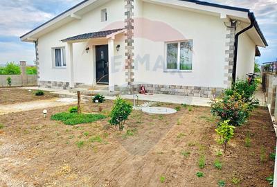 Casă / Vilă cu 4 camere de vânzare - 2