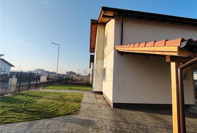 Casa individuala - spatii generoase- zona foarte buna - carport - 3
