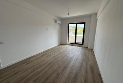 Apartament cu 3 camere decomandat în Vișani