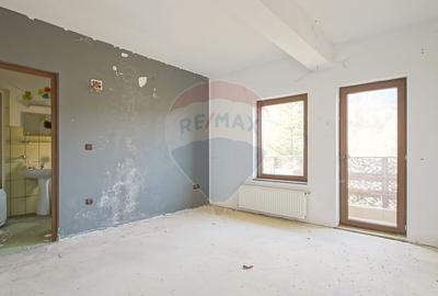 Pensiune Turistica în renovare, priveliște superbă, 0% Comision - 12