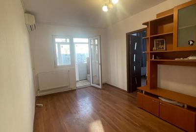 Apartament cu 2 camere semidecomandat în Casa de Cultură
