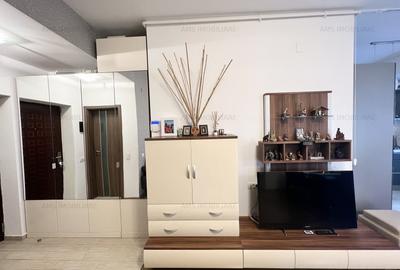 Apartament cu 3 camere decomandat, mobilat în Decebal