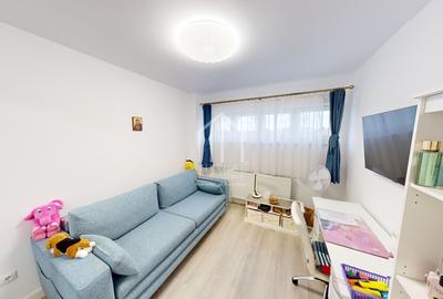 Apartament cu 3 camere semidecomandat, mobilat în Central
