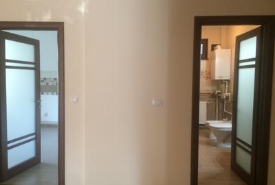 Vila 2005,metrou Brancoveanu 14 min, P+1, su 200mp, 5 camere,3 bai, teren 200 mp - 6
