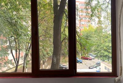 Garsonieră, zona Giurgiului, 2 stații  Eroii Revoluției, str Magurei, 1 - 12