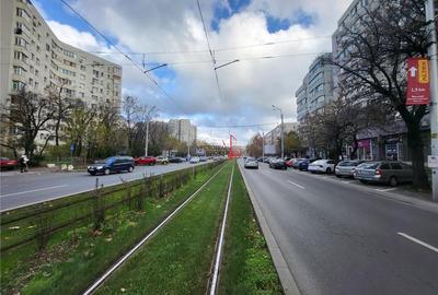 Apartament cu 4 camere decomandat în Titan