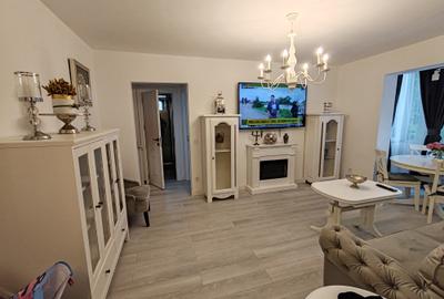 Apartament cu 3 camere semidecomandat, mobilat în Centrul Civic
