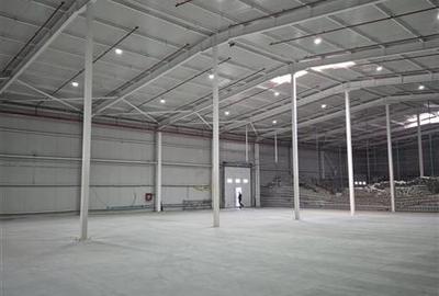 Spațiu industrial, de 2,000 mp, în Central