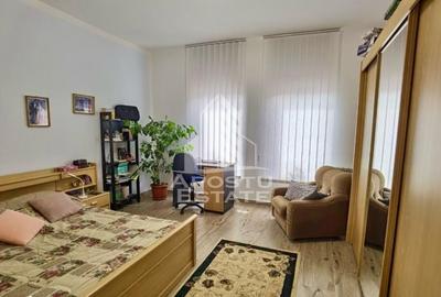 Casa cu 4 camere, , centrală proprie ,zona Parneava - 2