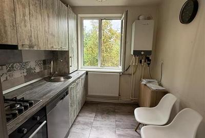 Apartament 3 camere semidecomandat, Podu Ros - Etaj 2 - 1