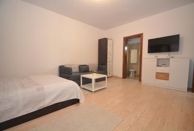 Apartament amenajat , decomandat cu centrala proprie - 1