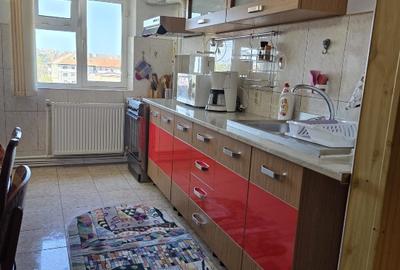 Apartament 3 camere, decomandat, etaj 3/4, mobilat, centrala gaz, termen lung - 10
