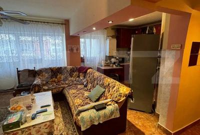 Apartament cu 4 camere decomandat, mobilat în Micro 17