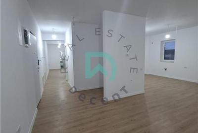 Apartament cu 4 camere decomandat în Tractorul