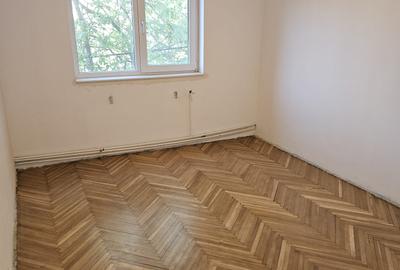 De vanzare apartament cu trei camere , zona Lipovei - 4