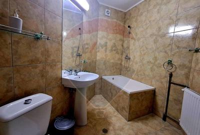 Pensiune Eselnita / 16 camere / Teren - 1448 mp / Ponton - 36