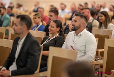 987f98ea-d4b5-4ec8-83a5-9f5b44b4bd0c