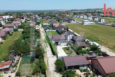 Teren Albesti,, deschidere 26 mp, intre case, imprejmuit- 340 mp - 3