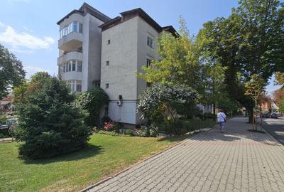 Apartament cu 3 camere decomandat în Traian