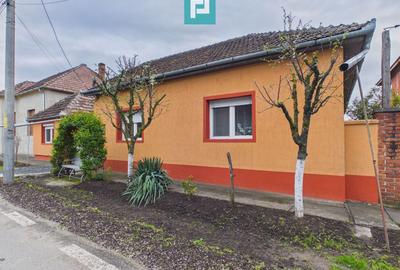 Casă 2 corpuri și 5 camere ultracentral în Curtici - 1