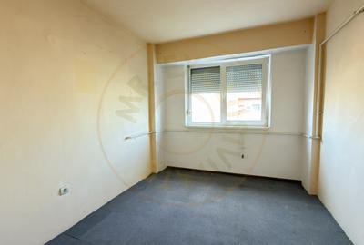 Apartament 4 camere Etaj IV, MV1, Zona Ludy - Str. Regele Ferdinand I - Carei - 6