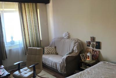 De vanzare apartament cu 4 camere, zona Favorit - 3