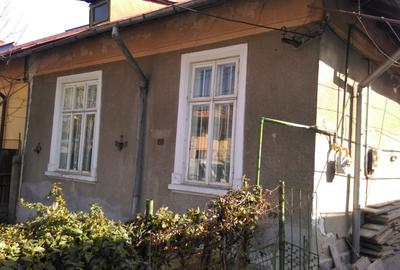 Casă cu 2 camere în Regie