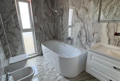 De vânzare apartament Penthouse nou, terase generos Micalaca Arad - 2