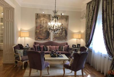 Apartament cu 5 camere decomandat, mobilat în Capitale